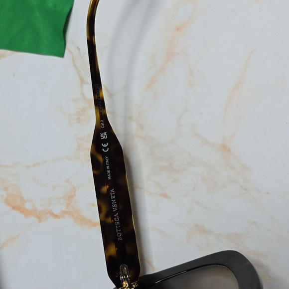 Bottega Veneta Oversized Square Tortoise Sunglasses New With Case And Cloth - Picture 7 of 15